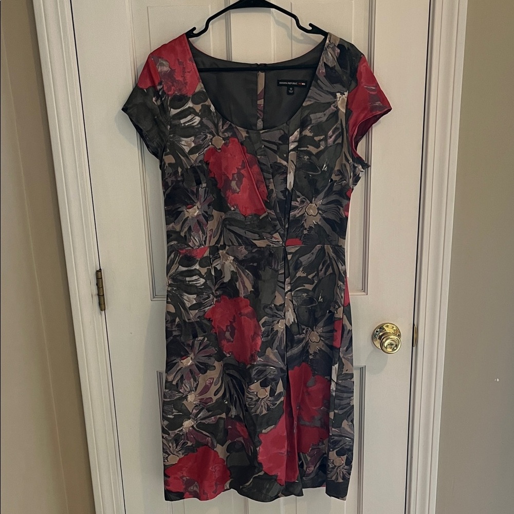 Banana Republic mad men Red and Gray Floral Midi Dress size 12 like new